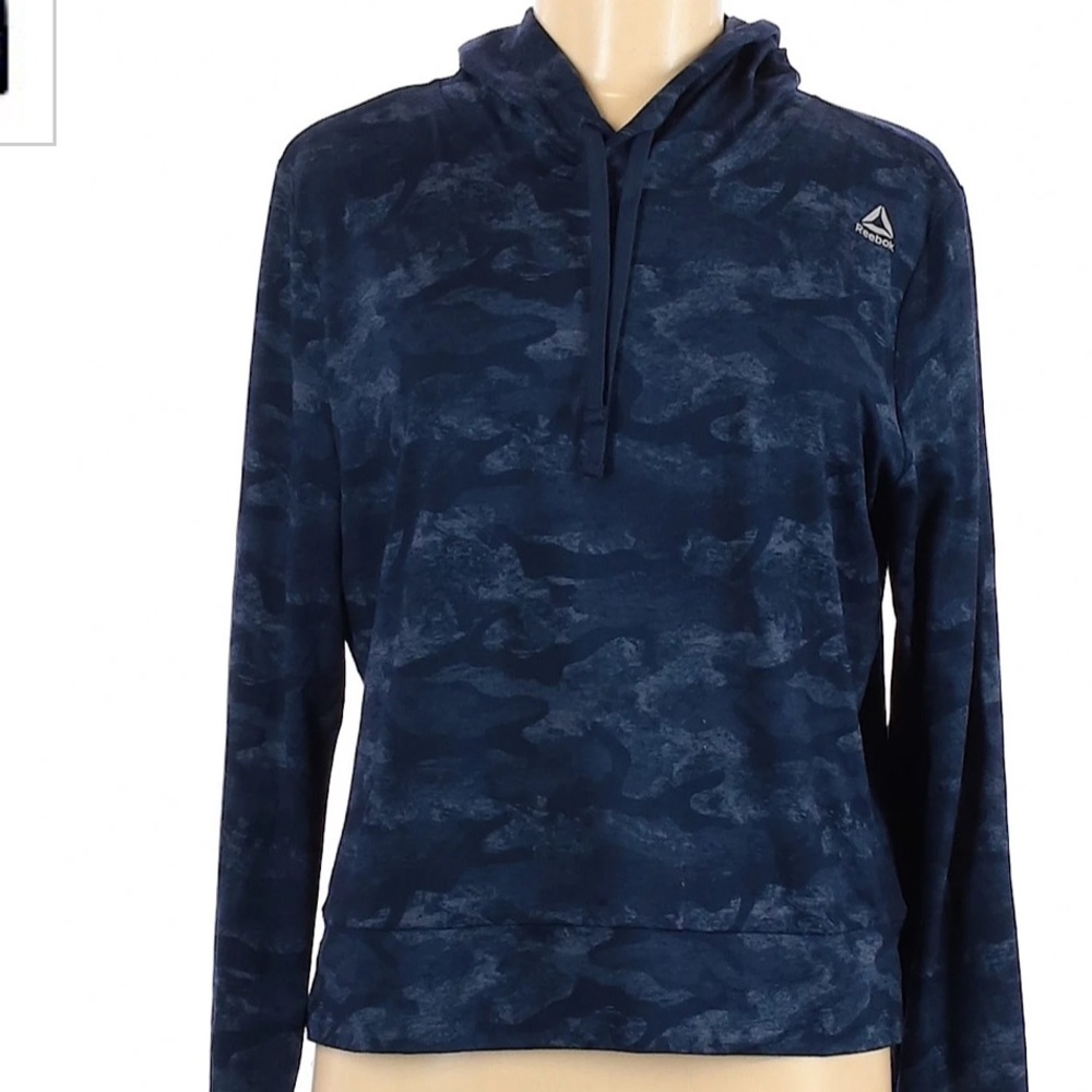 Reebok cropped blue camo hooded lightweight performance shirt/sweatshirt
